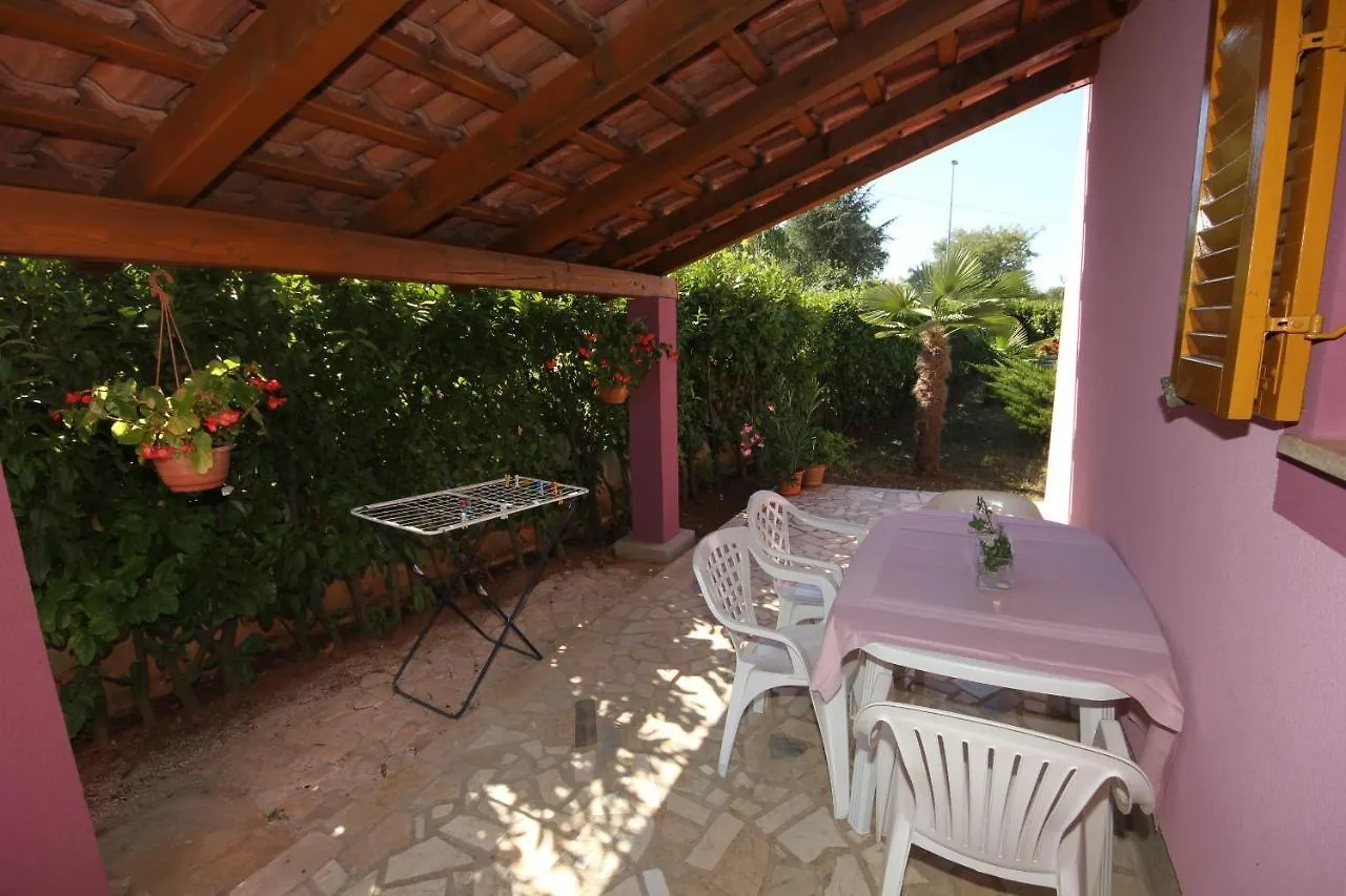 Apartments With A Parking Space Valbandon, Fazana - 7227