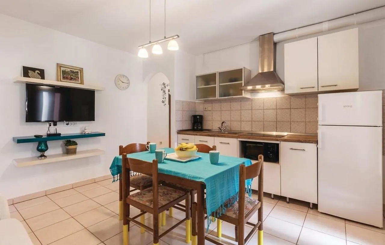 Apartments With A Parking Space Valbandon, Fazana - 7227